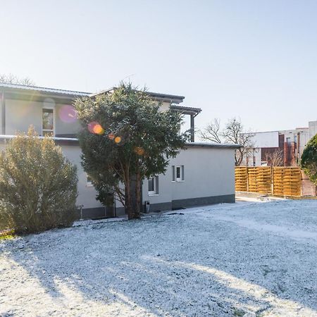 Apartmany Modrany Прага Экстерьер фото