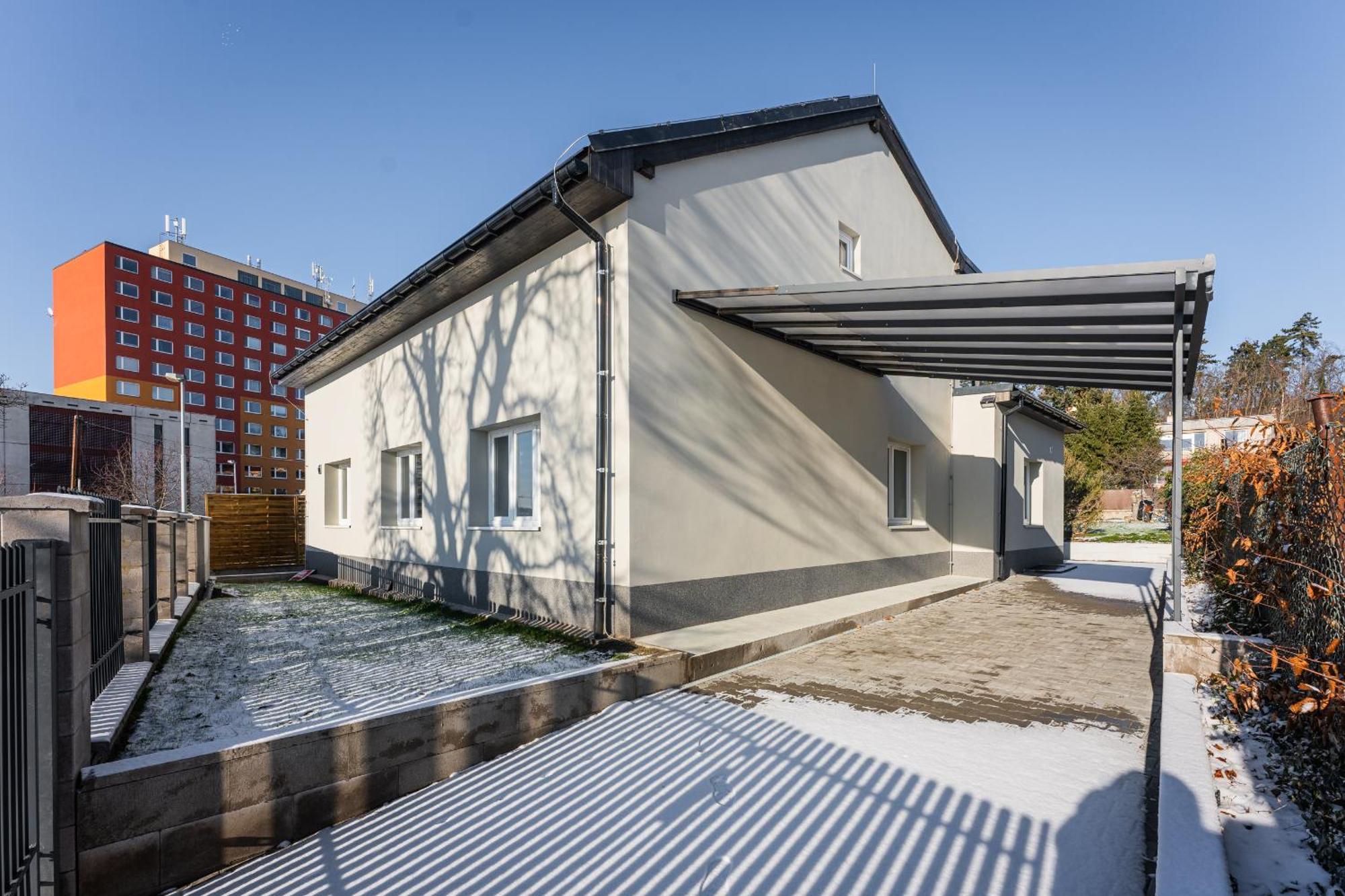Apartmany Modrany Прага Экстерьер фото